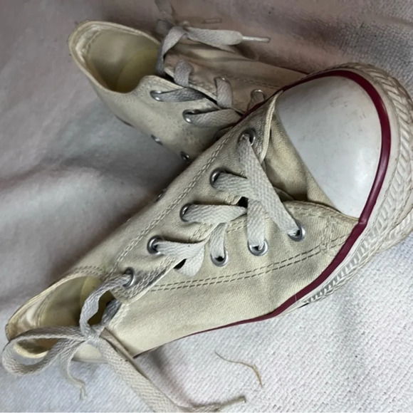 Youth Converse Size 2 - Picture 1 of 5